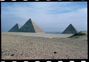 Uitzicht op de piramides van Khufu, Khafre en Menkaure