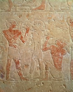 Reliëf dat twee beeldhouwers afbeeldt die een standbeeld bewerken, van de mastaba van Kaemrehu, Saqqara, Oude Rijk, c.2325 v.Chr. door Egyptian 6th Dynasty