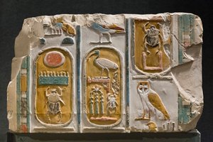 Gesneden muur met drie cartouches van koning Thutmosis I en III door Egyptian Egyptian