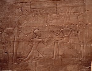 Egyptische antiquiteit: reliëf dat de muren van de tempel van Karnak (Karnac), Egypte, siert. door Egyptian Egyptian