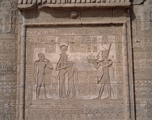 Egyptische oudheid: uitzicht op de reliëfs van de tempel van de godin Hathor in Denderah door Egyptian Egyptian