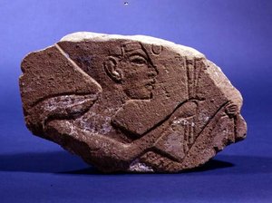 Reliëfhoofd van Nefertiti, uit het Abadaya Graf B86