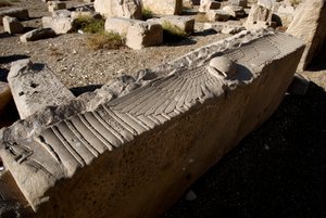 Egyptische oudheid: architraaf van de tempel gewijd aan Hathor, Denderah, Egypte door Egyptian Ptolemaic Period