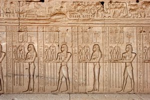Egyptische oudheid: offers en eerbetonen aan de godin, Hathor-tempel, Denderah, Egypte