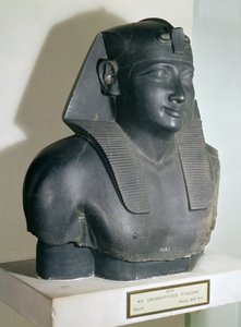 Fragment van een Egyptische stijl standbeeld van Ptolemaeus I, 305-283 v.Chr.