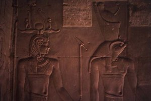 Reliëf met Ptolemaeus XII en Horus