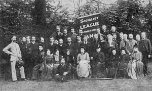 William Morris en de Hammersmith Socialistische Liga, ca. 1885 door Emery Walker