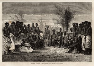 Amadifou, koning van Assinie (Franse Ivoorkust) omringd door zijn hof en zijn muzikanten, circa 1868, gravure naar de tekening van Emile Bayard, ter illustratie van de reis naar de Afrikaanse kust, in 1868, door vice-admiraal Fleuriot de Langles, gepublice