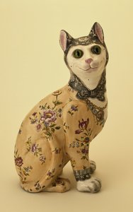 Beeld van een kat (tin-glazuur aardewerk)