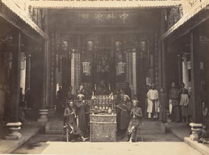 Religieuze ceremonie in de Chinese Pagode van Cholen, Saigon, Cochinchina door Emile Gsell