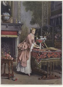 Een vrouw die een vaas met bloemen op een tafel plaatst