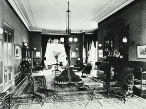 18 Addison Road: salon, 1890