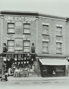 3-4 Gainsborough Road: voorgevels, Londen, 1899 door English Photographer