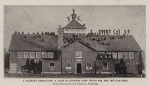 Een militaire gymnastiekzaal, een klas in Curragh Camp poseert voor de fotograaf door English Photographer