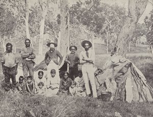 Aboriginal kamp door English Photographer