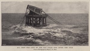 Alles wat overbleef van de oude kettingpier na de storm door English Photographer