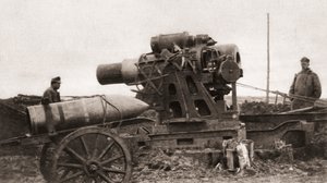 Een Oostenrijkse reuzenbelegeringshouwitser en zijn granaat, gebruikt tijdens de Eerste Wereldoorlog, uit The Illustrated War News, 1915 door English Photographer