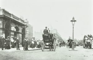 Baker Street Station, Marylebone Road, Westminster LB: kijkend naar het oosten bij Baker Street, 1895 door English Photographer
