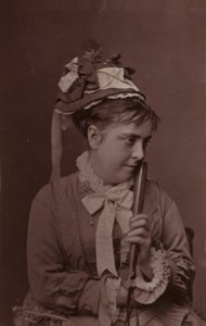Bella Goodall door English Photographer