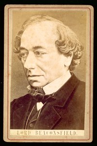 Benjamin Disraeli, Lord Beaconsfield, portret (zw/w foto) door English Photographer