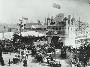 Blackwall Tunnel: door paarden getrokken koetsen passeren de ingang van de ceremoniële opening van de tunnel, 1897