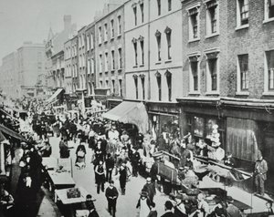 Brick Lane Market, Brick Lane: algemeen uitzicht, 1895 door English Photographer