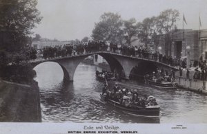 British Empire Exhibition, Wembley: Meer en Brug door English Photographer