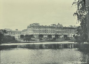 Buckingham Palace, Westminster: algemeen uitzicht, 1896 door English Photographer
