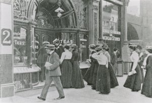 Tuinfeest in Buckingham Palace, 1911 door English Photographer