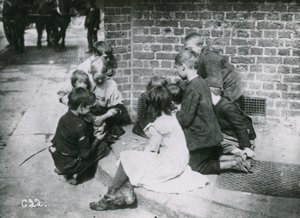 Kinderarmoede, Londen door English Photographer