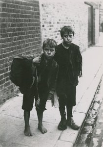 Kinderarmoede, Londen door English Photographer