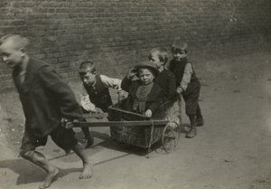 Kinderarmoede, Londen door English Photographer