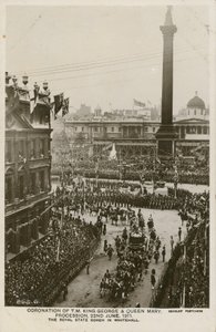 Kroning van hun majesteiten Koning George en Koningin Mary door English Photographer