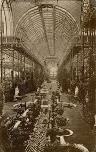 Crystal Palace, Zuidelijke Beuk door English Photographer