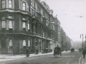 Curzon Street, Londen door English Photographer