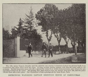 Detectives die het huis van kapitein Dreyfus in Carpentras bewaken door English Photographer