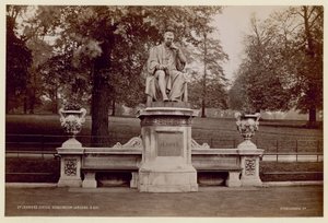 Standbeeld van Dr. Jenner in Kensington Gardens door English Photographer