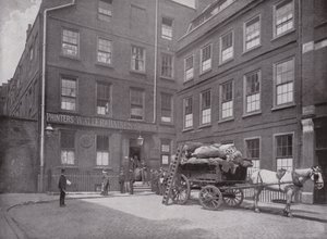 Dr. Johnsons Huis, Gough Square, Fleet Street door English Photographer
