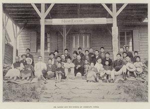 Dr. Landis en zijn school in Chemulpo, Korea door English Photographer