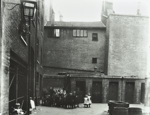 Dufferin Street: Costermongers Buildings, Londen, 1896