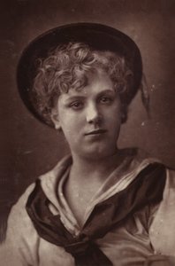 Edith Bland door English Photographer