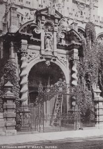 Ingangsdeur St. Mary