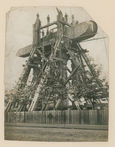 Het oprichten van Cleopatras Naald op de Thames Embankment, 12 september 1878 door English Photographer