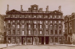 Euston Hotel, Londen, zuidkant door English Photographer