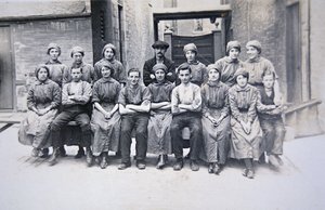 Vrouwelijke arbeiders in het Woolwich Arsenal, Londen door English Photographer