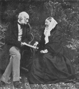 Florence Nightingale en Sir Harry Verney op het gazon bij Claydon House, 1889 door English Photographer