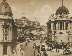 Algemeen uitzicht op Aldwych door English Photographer