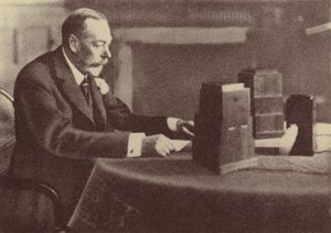 George V zendt zijn kerstboodschap aan het Britse Gemenebest en Rijk uit door English Photographer