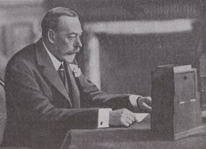 George V zendt zijn kerstboodschap aan het Britse Gemenebest en Rijk uit door English Photographer