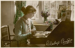 Gladys Cooper aan het bureau door English Photographer